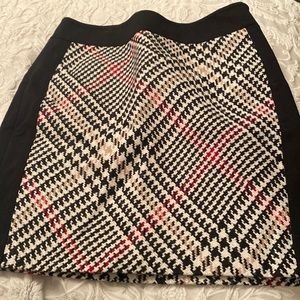 Patterned wool skirt with side zip